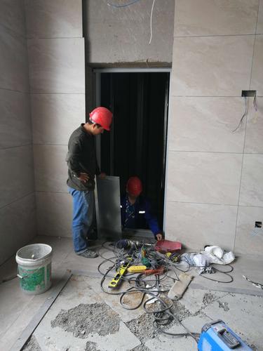 施工电梯楼层安全防护门要求 施工电梯楼层安全防护门要求