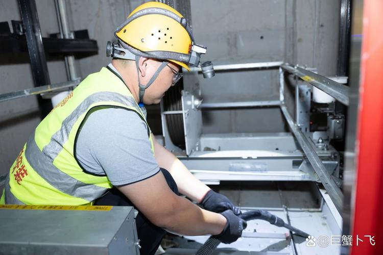 哥们儿!有没有哪位对安装电梯这份工作有何见解和指教,累不累,前途如何... 哥们儿!有没有哪位对安装电梯这份工作有何见解和指教,累不累,前途如何...