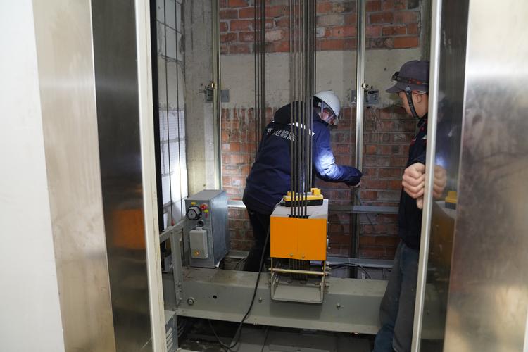 电梯安装单位是否要求提供项目经理建造师证件及B证