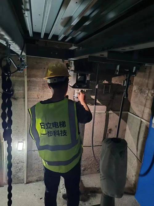 主体施工室外电梯安装要求