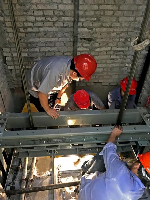 主体施工室外电梯安装要求